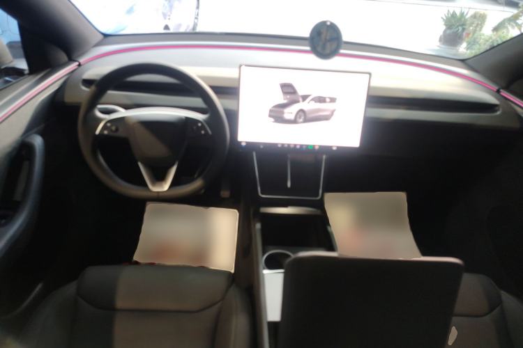 Used Tesla Model Y L 2025 Model Long-Range All-Wheel-Drive Version Center Console