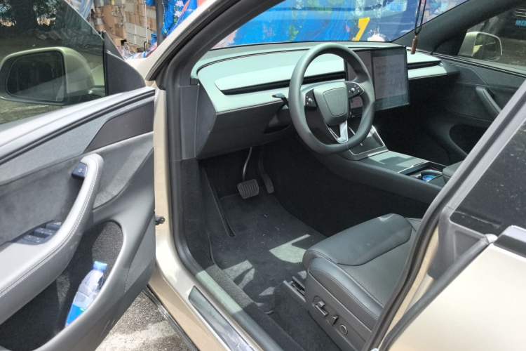 Used Tesla Model Y L 2025 Model Long-Range All-Wheel-Drive Version Driver Seat