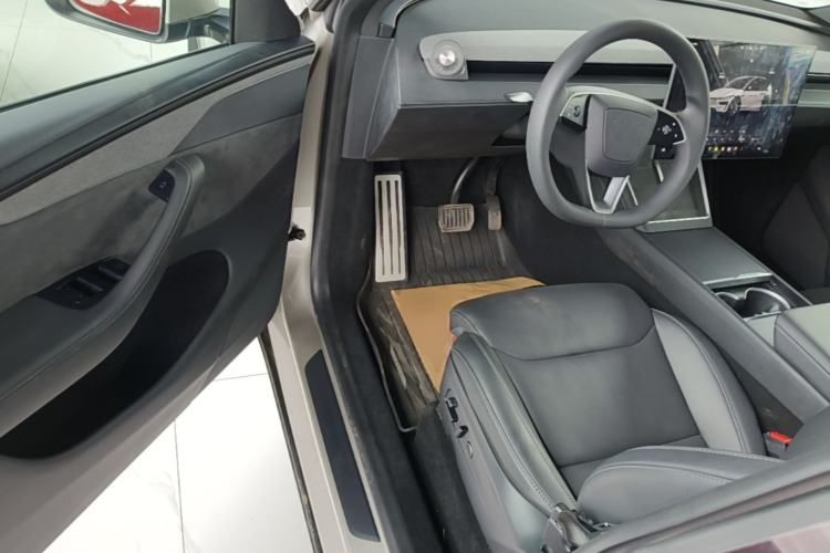 Used Tesla Model Y L 2025 Model Long-Range All-Wheel-Drive Version Driver Seat