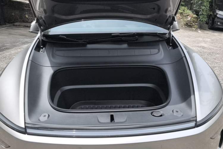 Used Tesla Model Y L 2025 Model Long-Range All-Wheel-Drive Version Engine Bay