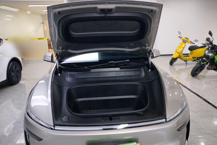 Used Tesla Model Y L 2025 Model Long-Range All-Wheel-Drive Version Engine Bay