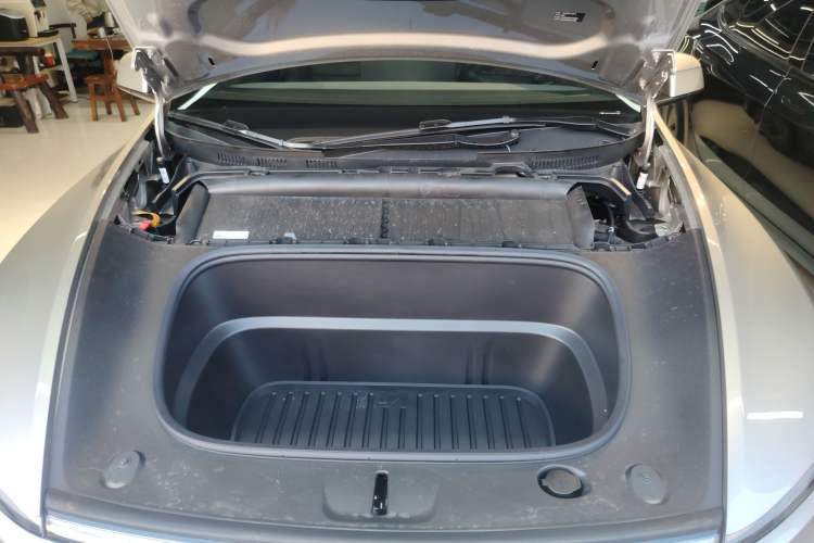 Used Tesla Model Y L 2025 Model Long-Range All-Wheel-Drive Version Engine Bay