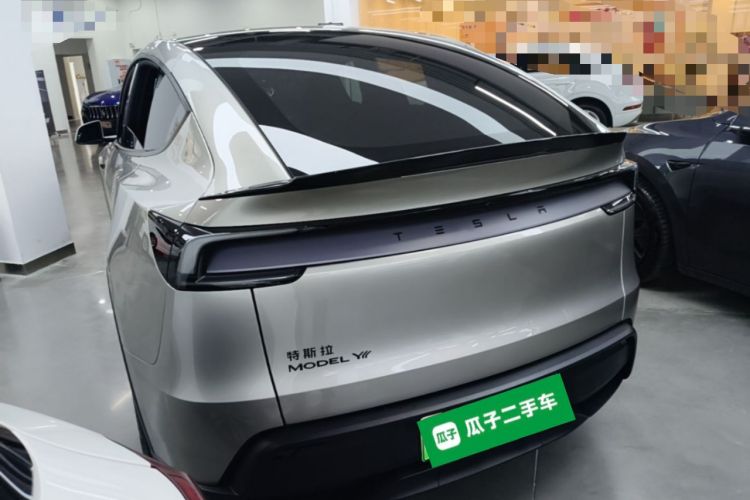 Used Tesla Model Y L 2025 Model Long-Range All-Wheel-Drive Version Exterior 2