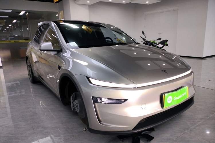 Used Tesla Model Y L 2025 Model Long-Range All-Wheel-Drive Version Exterior 2