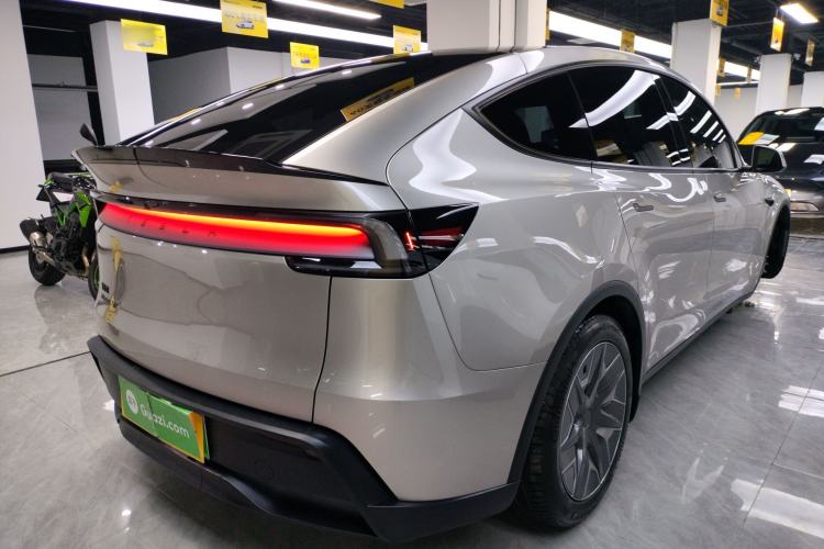 Used Tesla Model Y L 2025 Model Long-Range All-Wheel-Drive Version Exterior 5