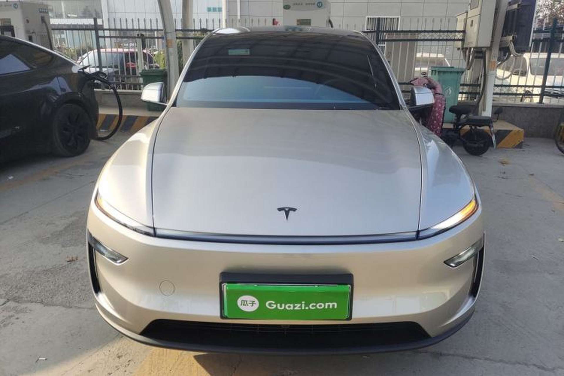 Used Tesla Model Y L 2025 Model Long-Range All-Wheel-Drive Version Front