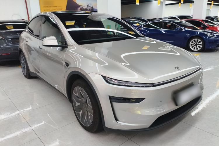Used Tesla Model Y L 2025 Model Long-Range All-Wheel-Drive Version Front Right 45 Deg