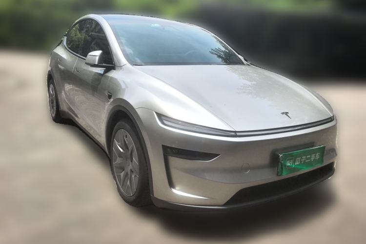 Used Tesla Model Y L 2025 Model Long-Range All-Wheel-Drive Version Front Right 45 Deg