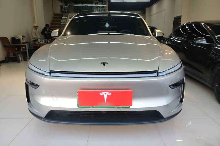Used Tesla Model Y L 2025 Model Long-Range All-Wheel-Drive Version Front