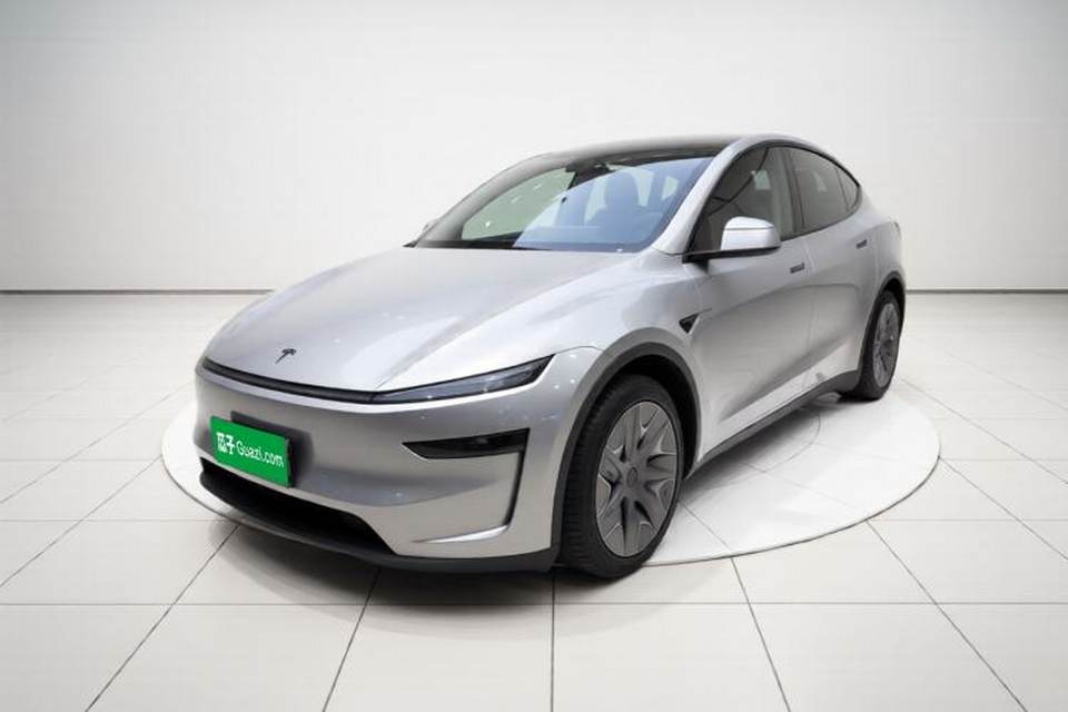 Tesla Model Y L 2025