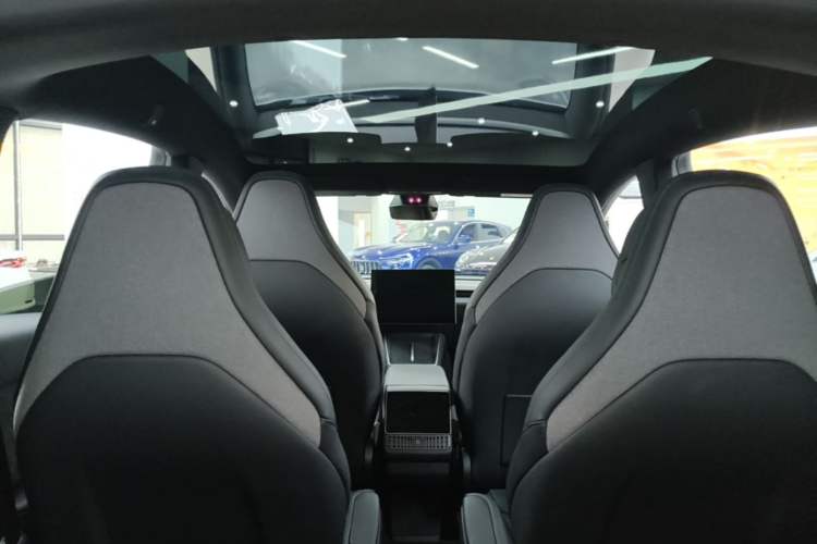 Used Tesla Model Y L 2025 Model Long-Range All-Wheel-Drive Version Headliner