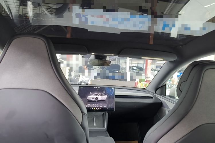 Used Tesla Model Y L 2025 Model Long-Range All-Wheel-Drive Version Headliner