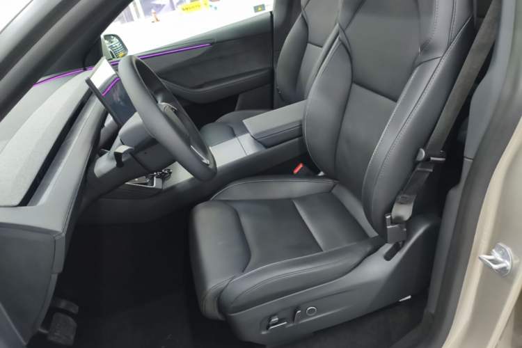 Used Tesla Model Y L 2025 Model Long-Range All-Wheel-Drive Version Left Front Seat