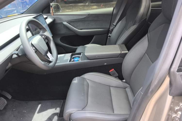 Used Tesla Model Y L 2025 Model Long-Range All-Wheel-Drive Version Left Front Seat