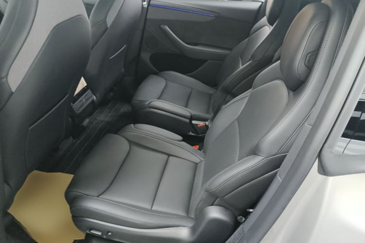 Used Tesla Model Y L 2025 Model Long-Range All-Wheel-Drive Version Left Rear Seat