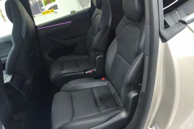 Used Tesla Model Y L 2025 Model Long-Range All-Wheel-Drive Version Left Rear Seat