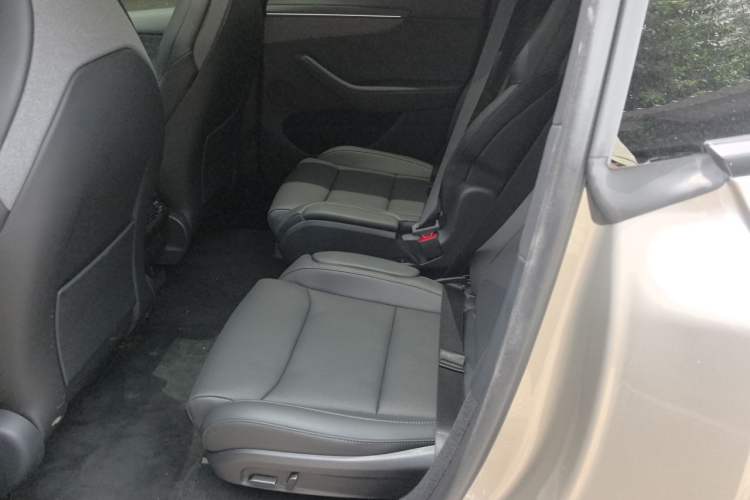 Used Tesla Model Y L 2025 Model Long-Range All-Wheel-Drive Version Left Rear Seat