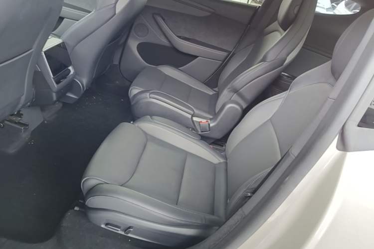 Used Tesla Model Y L 2025 Model Long-Range All-Wheel-Drive Version Left Rear Seat
