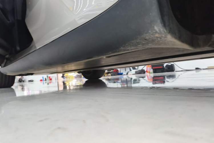 Used Tesla Model Y L 2025 Model Long-Range All-Wheel-Drive Version Left Side Sill