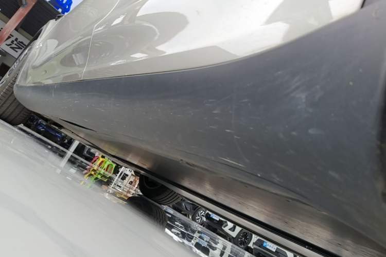 Used Tesla Model Y L 2025 Model Long-Range All-Wheel-Drive Version Left Side Sill