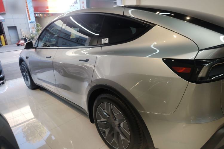 Used Tesla Model Y L 2025 Model Long-Range All-Wheel-Drive Version Left Side