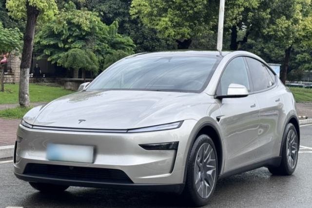 Used Tesla Model Y L 2025 Model Long-Range All-Wheel-Drive Version