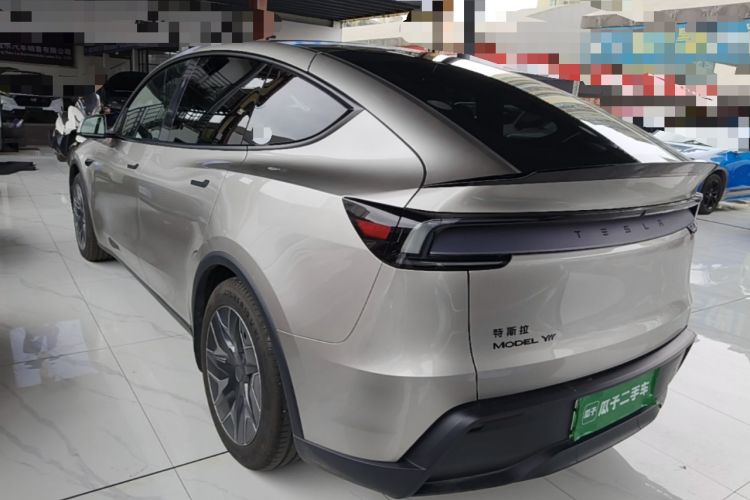 Used Tesla Model Y L 2025 Model Long-Range All-Wheel-Drive Version Rear Left 45 Deg