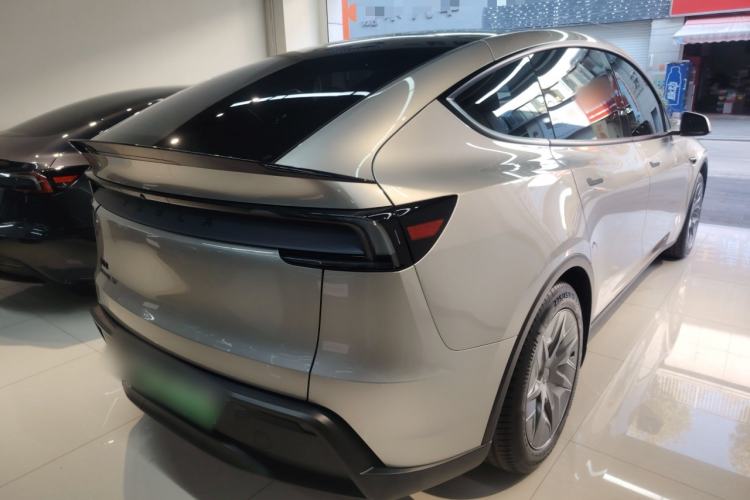 Used Tesla Model Y L 2025 Model Long-Range All-Wheel-Drive Version Rear Right 45 Deg