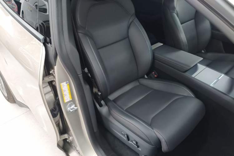 Used Tesla Model Y L 2025 Model Long-Range All-Wheel-Drive Version Right Front Seat