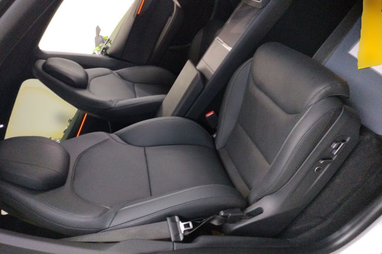 Used Tesla Model Y L 2025 Model Long-Range All-Wheel-Drive Version Right Front Seat