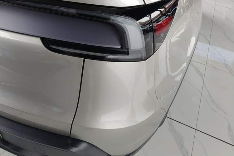 Used Tesla Model Y L 2025 Model Long-Range All-Wheel-Drive Version Right Rear Taillight