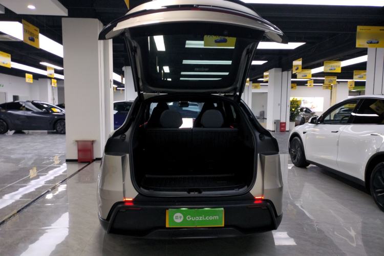 Used Tesla Model Y L 2025 Model Long-Range All-Wheel-Drive Version Trunk