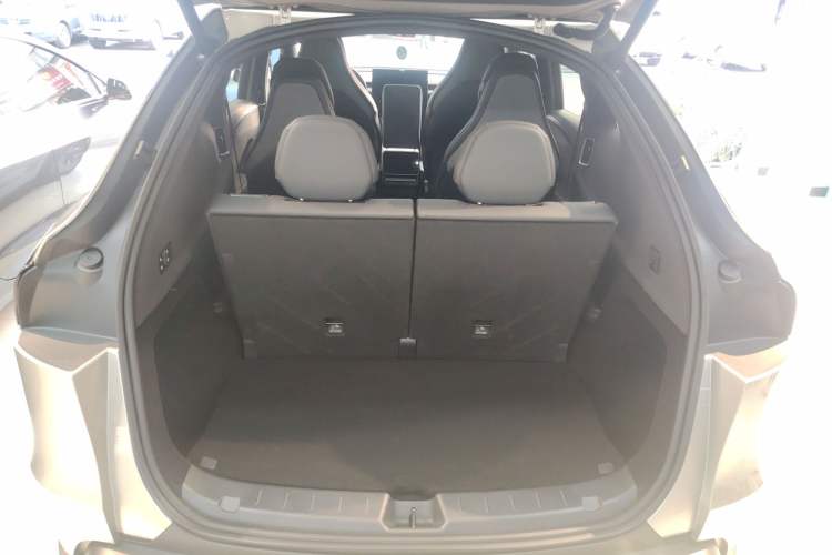 Used Tesla Model Y L 2025 Model Long-Range All-Wheel-Drive Version Trunk