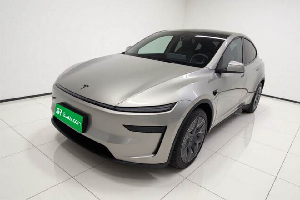 Tesla Model Y L 2025