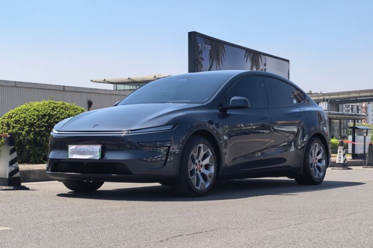 Tesla Model Y L 2025 Model Long-Range All-Wheel-Drive Version