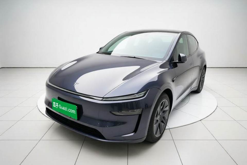 Tesla Model Y L 2025