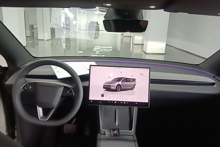 Used Tesla Model Y L 2025 Model Long-Range All-Wheel-Drive Version Center Console