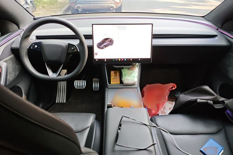 Used Tesla Model Y L 2025 Model Long-Range All-Wheel-Drive Version Center Console