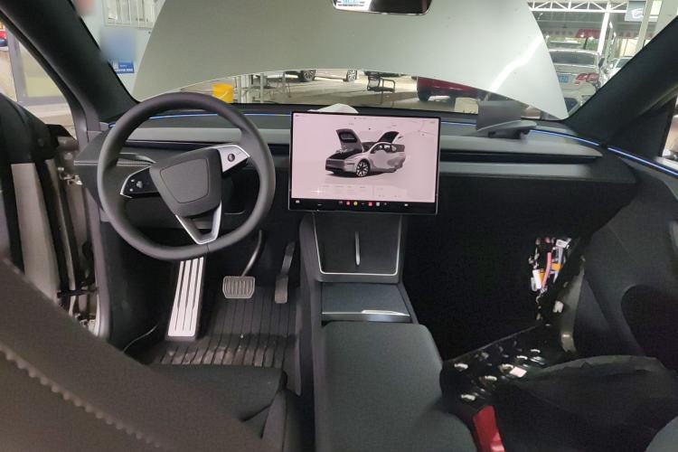 Used Tesla Model Y L 2025 Model Long-Range All-Wheel-Drive Version Center Console