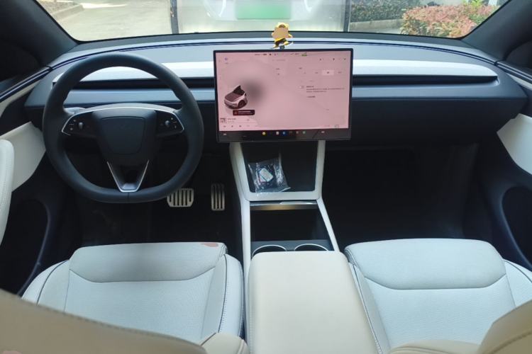 Used Tesla Model Y L 2025 Model Long-Range All-Wheel-Drive Version Center Console