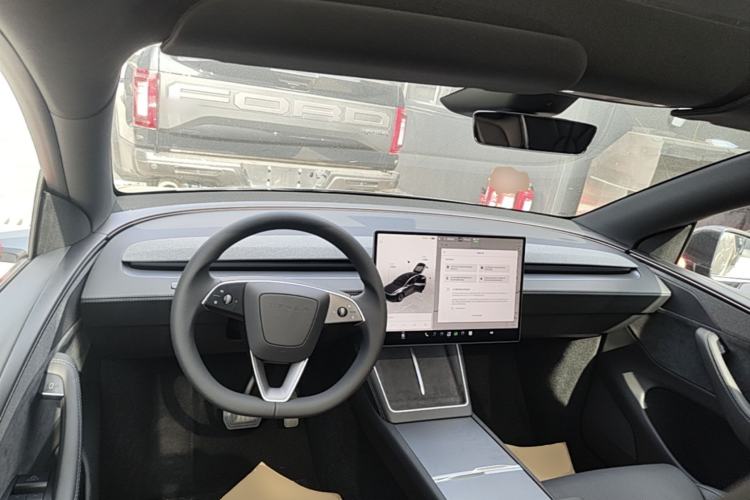 Used Tesla Model Y L 2025 Model Long-Range All-Wheel-Drive Version Center Console