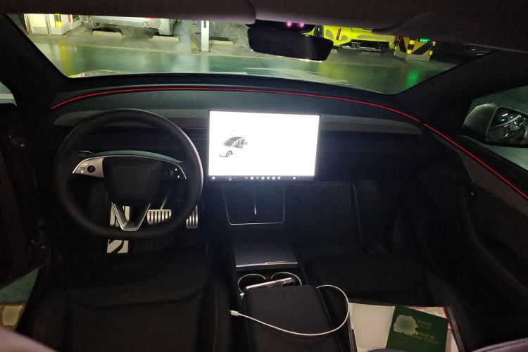 Used Tesla Model Y L 2025 Model Long-Range All-Wheel-Drive Version Center Console