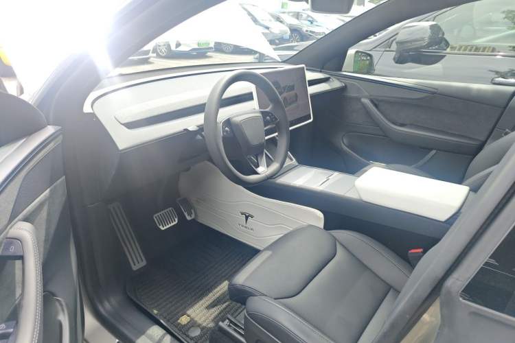 Used Tesla Model Y L 2025 Model Long-Range All-Wheel-Drive Version Driver Seat