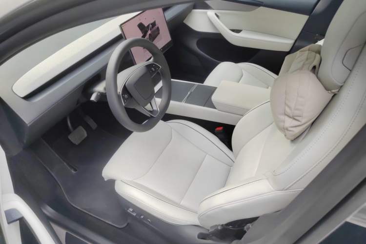 Used Tesla Model Y L 2025 Model Long-Range All-Wheel-Drive Version Driver Seat
