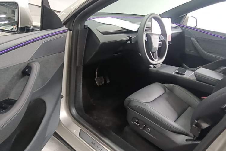 Used Tesla Model Y L 2025 Model Long-Range All-Wheel-Drive Version Driver Seat