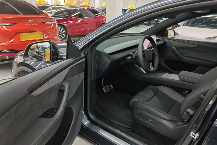 Used Tesla Model Y L 2025 Model Long-Range All-Wheel-Drive Version Driver Seat