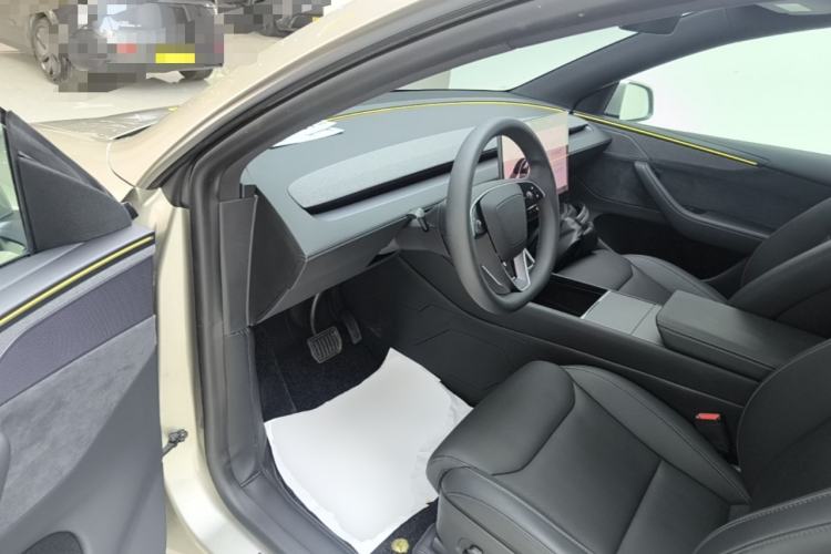 Used Tesla Model Y L 2025 Model Long-Range All-Wheel-Drive Version Driver Seat