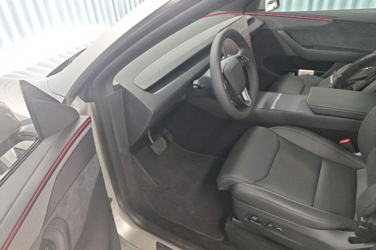 Used Tesla Model Y L 2025 Model Long-Range All-Wheel-Drive Version Driver Seat