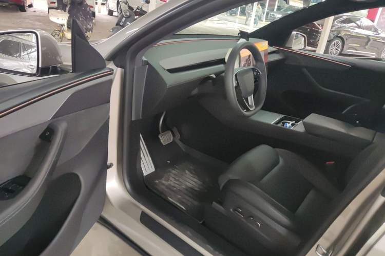 Used Tesla Model Y L 2025 Model Long-Range All-Wheel-Drive Version Driver Seat
