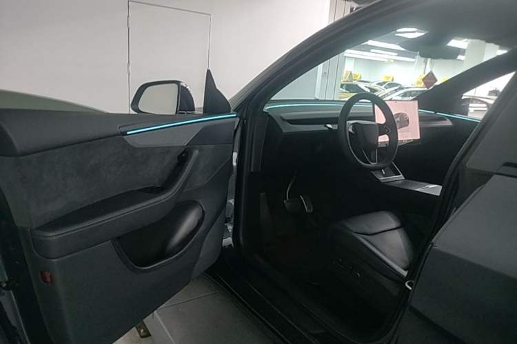 Used Tesla Model Y L 2025 Model Long-Range All-Wheel-Drive Version Driver Seat